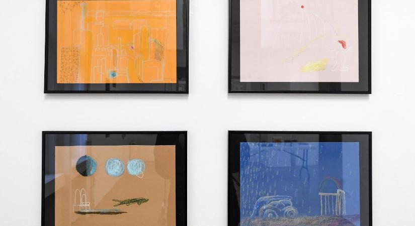 Ki itt belépsz... – Átlagos, hétköznapi tárgyakat emel művészetté az orosz-ukrán háború