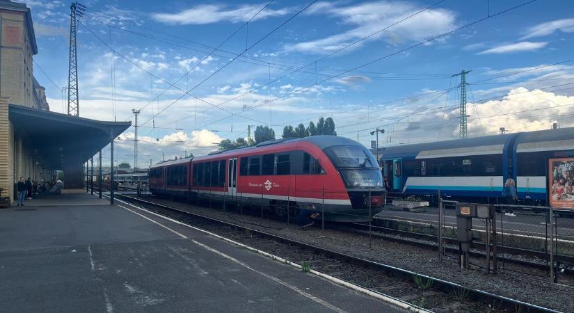 Gázolt a Pécsről induló vonat hétfőn – átszállították az utasokat