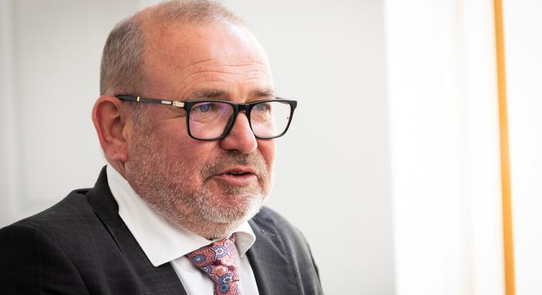 Elérhetetlen és megvalósíthatatlan célokat hajszolunk az egyik miniszter szerint