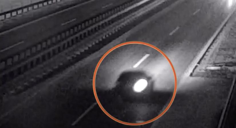 Csúnya baleset történt egy nem megfelelően kivilágított autó miatt az M86-oson