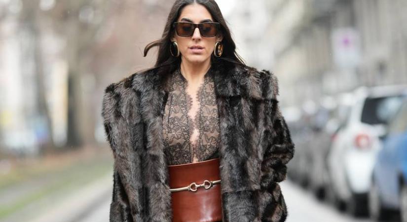 A hét szettje: ezért a feltűnő, de extra nőies kiegészítőért rajong most a divatvilág