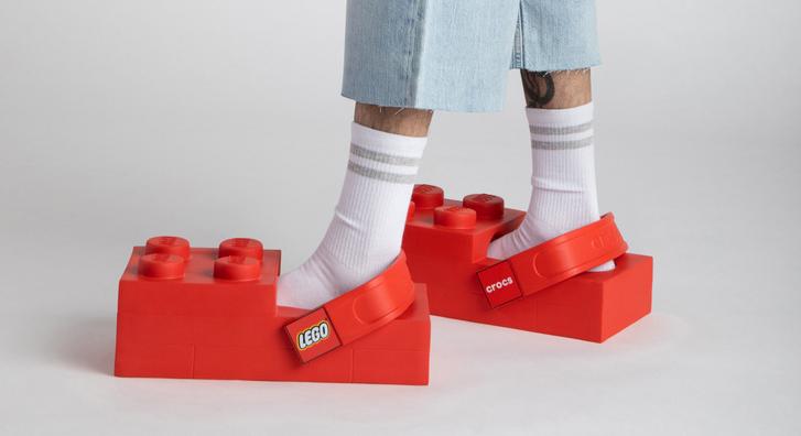 Nem láttuk jönni a Lego-papucsot, de mégis itt van