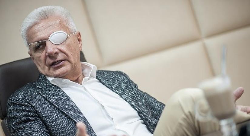 „Az egészségügy elsorvasztása sunyi és aljas módja a népirtásnak” – jelentette ki Felföldi József