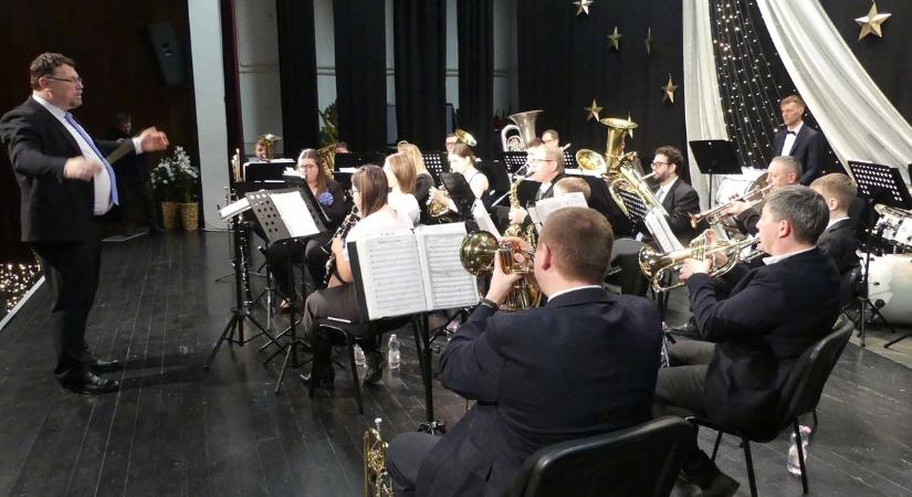Fúvósok zenéltek a bácsalmási újévi koncerten – fotók