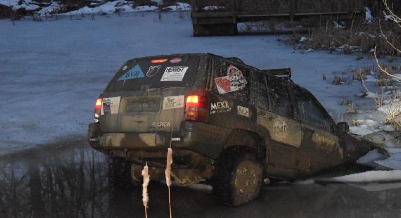 Döbbenetes incidens a Váraljai halastón – beszakadt a jég a terepjáró alatt