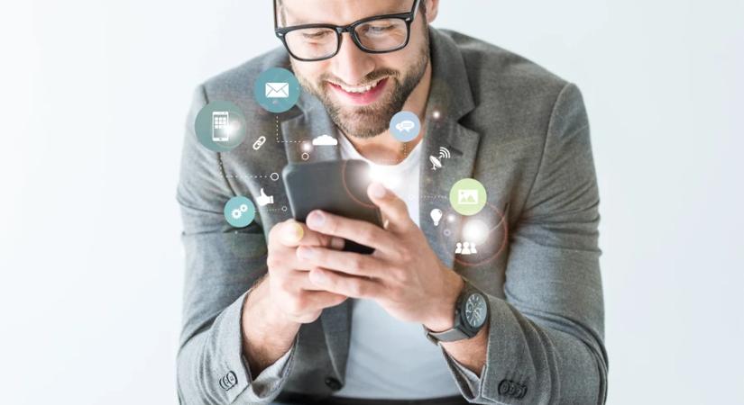 Kiderült, mi okozhatja a telefonfüggőséget, ami testileg-szellemileg megtör minket