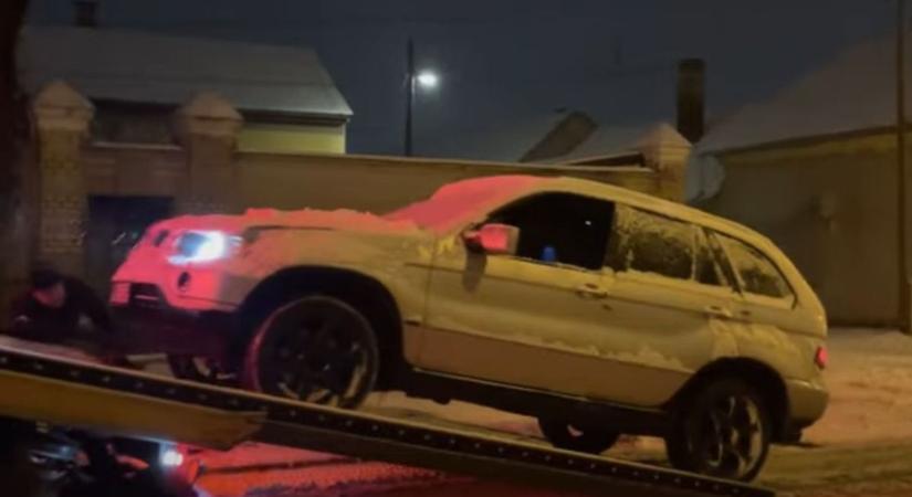 Lebuktak az úton: közel egy kiló kristállyal kapták el a nagykőrösi drogdílereket – videó