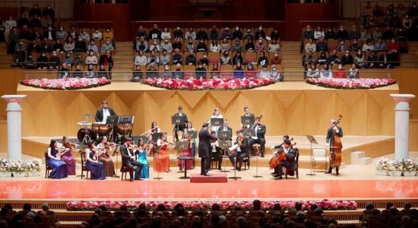 Egy színpadon a Bécsi Filharmonikusokkal: elképesztő sikert arattak a győri egyetemisták Japánban, minden este 4 ráadást követelt a közönség
