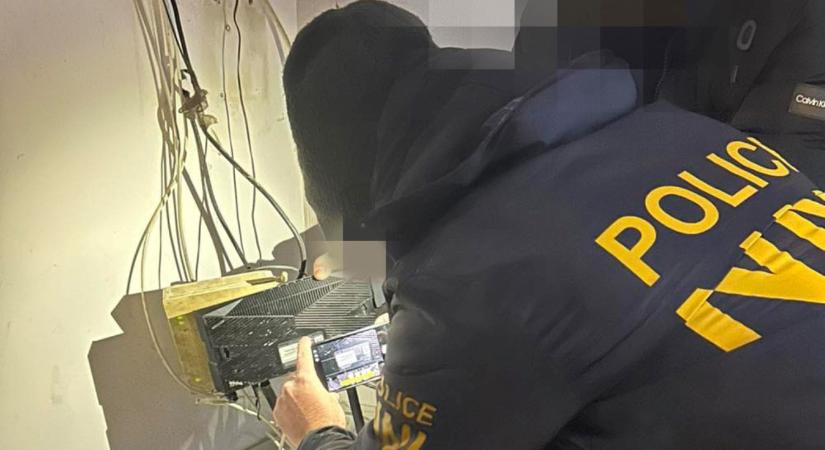 Román és magyar rendőrök közösen csaptak le a fiatalokra