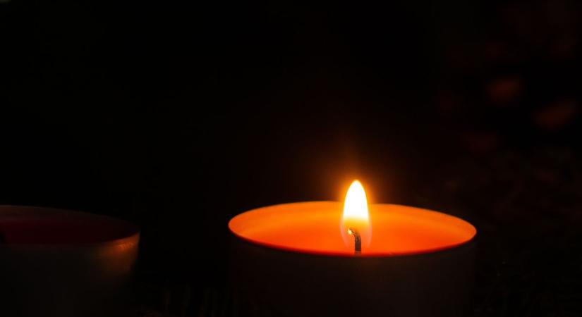 Elhunyt a Kossuth- és Munkácsy Mihály-díjas festőművész