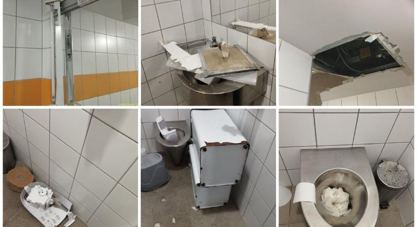 Durván megrongálták a győri parkolóház mosdóját, fotón mutatjuk
