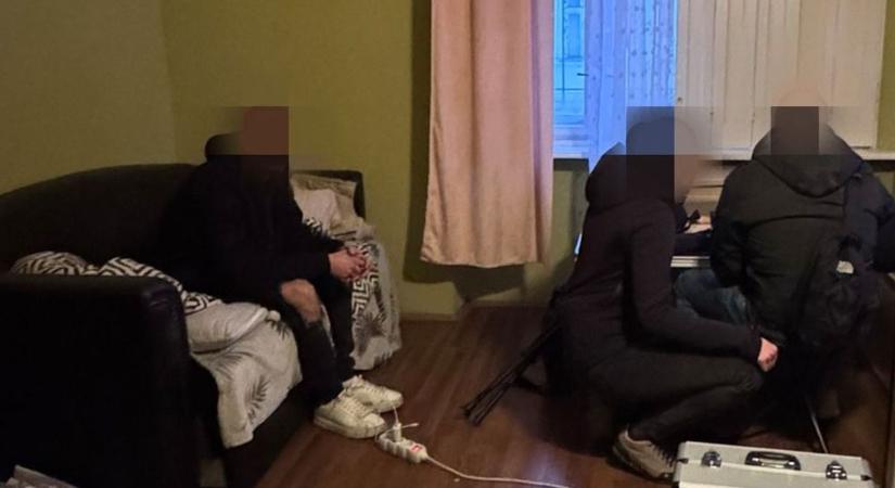Épületek felrobbantásával, emberek megölésével fenyegetett négy fiatal hacker – nagykanizsai rendőrök is részt vettek elkapásukban