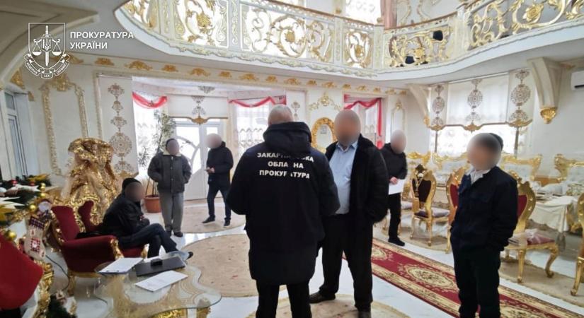 Úszik a korrupcióban Ukrajna: már Kárpátalján is a tetőfokára hágott a luxus és a giccs