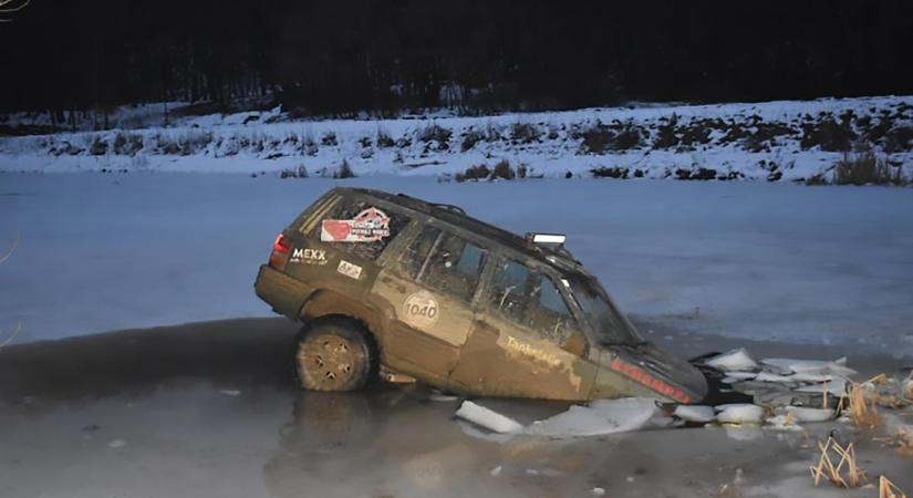 Terepjáróval hajtott a váraljai halastó jegére egy férfi