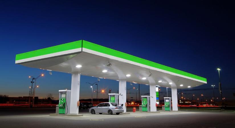 Lezártak egy benzinkutat az M3-ason