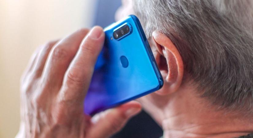 Épp telefonon tett bejelentést a kifosztott jászapáti férfi, amikor kellemetlen látogatókat kapott