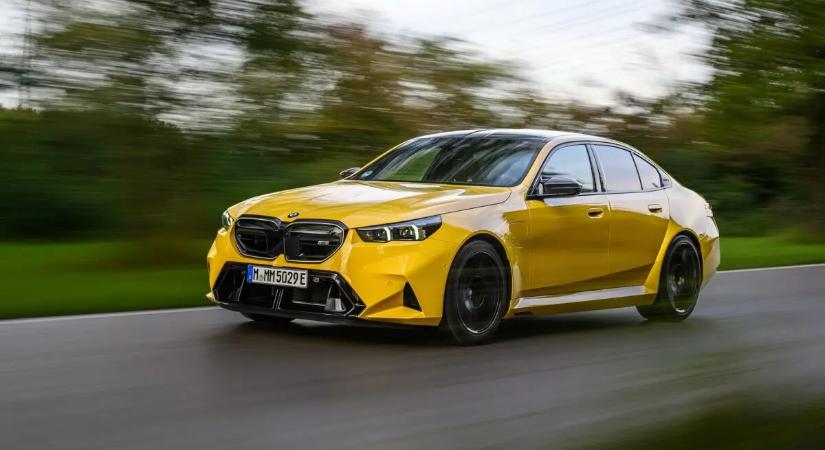 Kamu az egész: a BMW mégsem hagy fel a V8 és V12 motorok gyártásával!