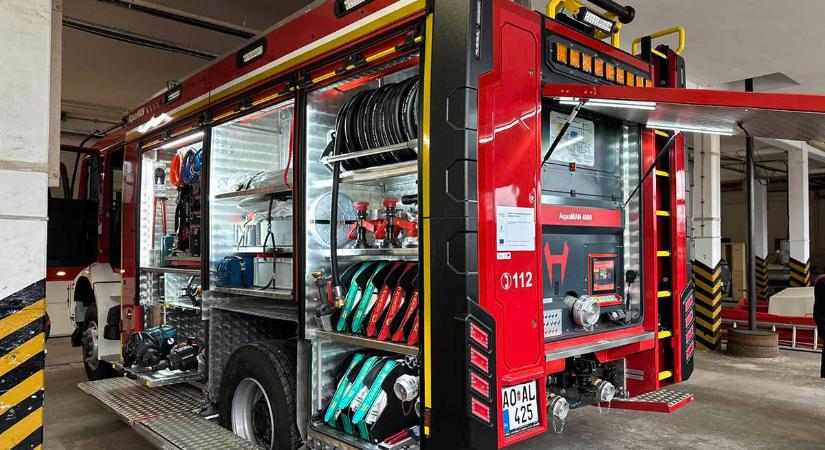 Új komplex tűzoltó gépjárműfecskendő erősíti a szeghalmi tűzoltók munkáját