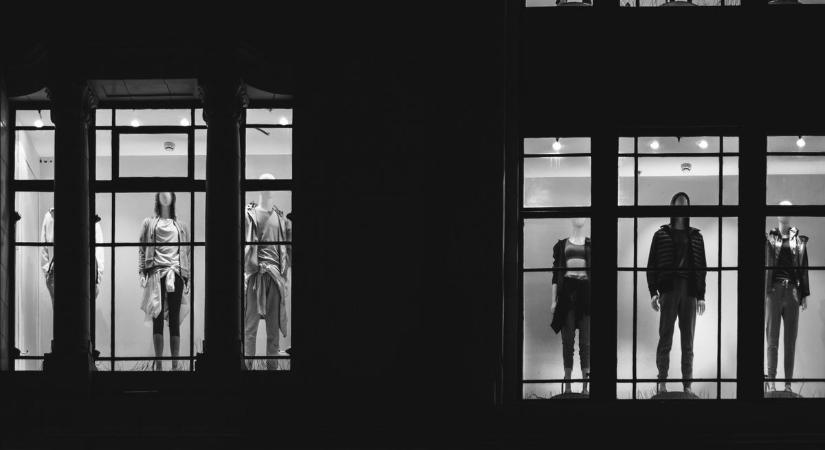 Bezár két magyarországi ruházati üzlet – ugyanott és ugyanakkor