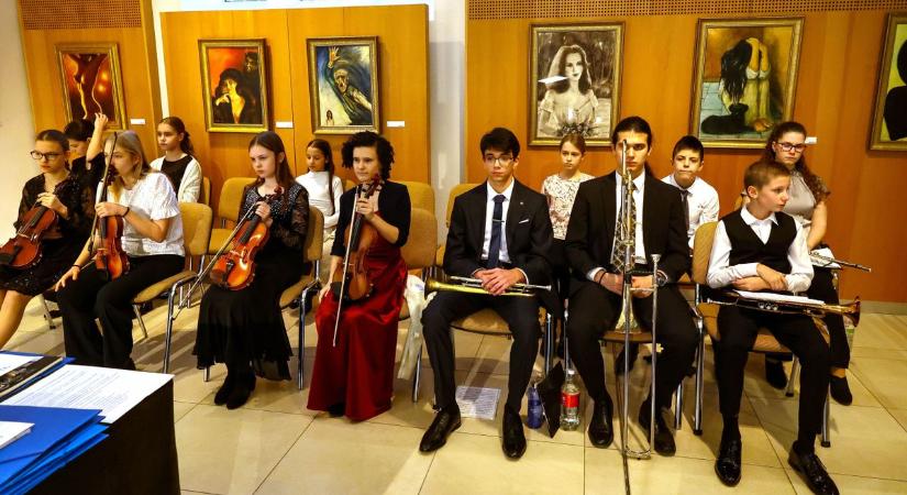 Hetvenéves lett, de fiatalabb, mint valaha – így szólt a Liszt Ferenc zeneiskola jubileumi koncertje (galériavideó)