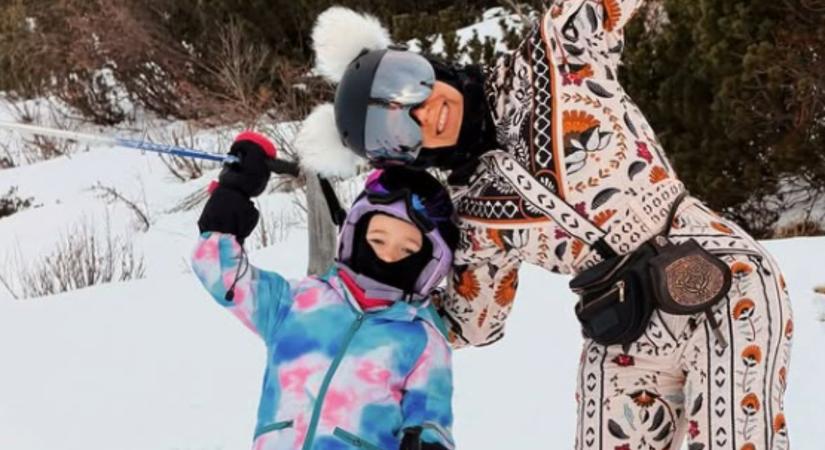 Tóth Gabi Hannarózával élvezte a telet az osztrák síparadicsomban – Imádnivaló pillanatok (videó)