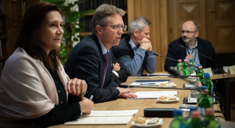 Hankó Balázs: a rezsicsökkentés évi 500 ezer forint megtakarítás a családoknak (videó)