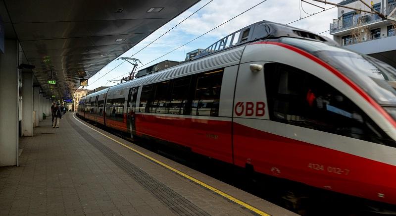 Elképesztő: Vonatot rabolt volna egy romániai férfi Ausztriában – Megsebesített egy rendőrnőt