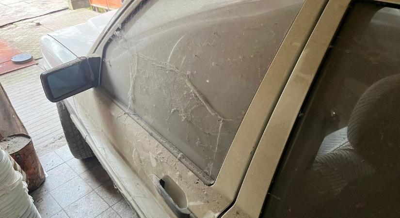 32 évig állt a nyári konyhában, így került elő Szeged egyik legszebb Mercedese