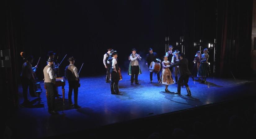 A Kárpát-medence falvaiba kalauzolt a Fitos Dezső Társulat