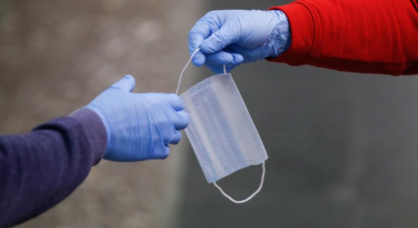 Kötelező maszkot viselni a pécsi klinikákon