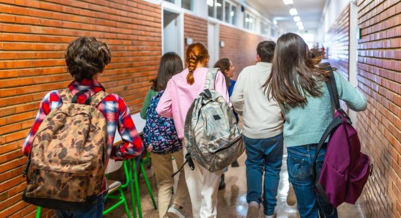 Rendkívüli helyzet állt elő egy középiskolában – most mindenki ezt a tanárnőt élteti