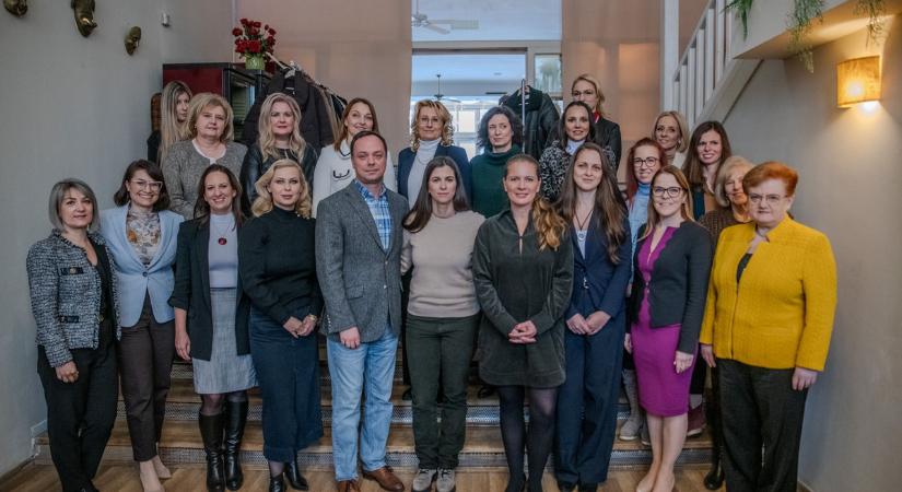 Nők a háború ellen: több ezren már aláírták a női DPK békepetícióját