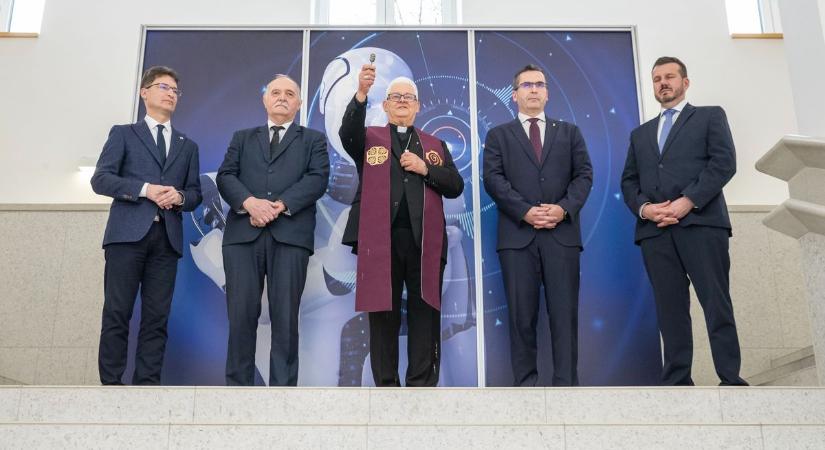 Hatalmas mérföldkőhöz érkezett Székesfehérvár (galéria, videó)