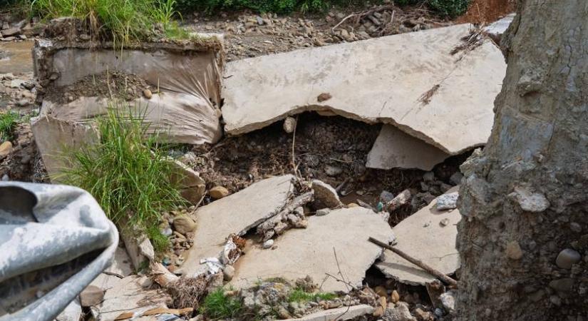 Brutális felvételeken a szicíliai földcsuszamlás: 1000 embert evakuáltak