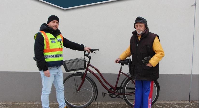 Az udvarról vitték el a biciklit…