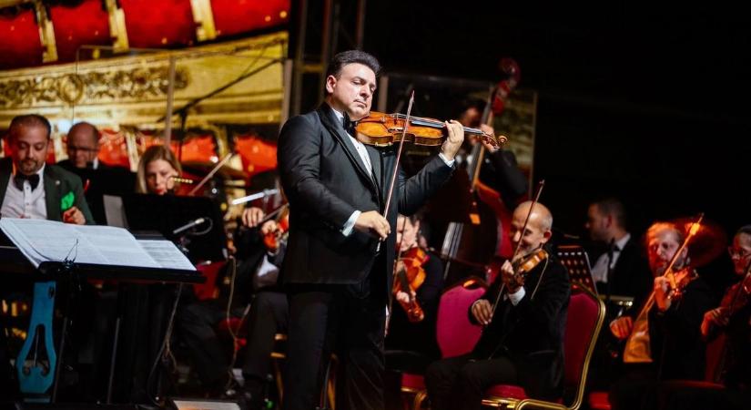 A szíve is szólt a hegedűvel együtt: Mága Zoltán milliókat adott a bajai kórháznak – fotók