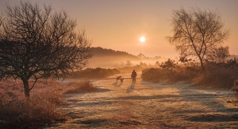 Ködfoltok után enyhébb nappal és csapadékmentes idő – így alakul a holnapi időjárás