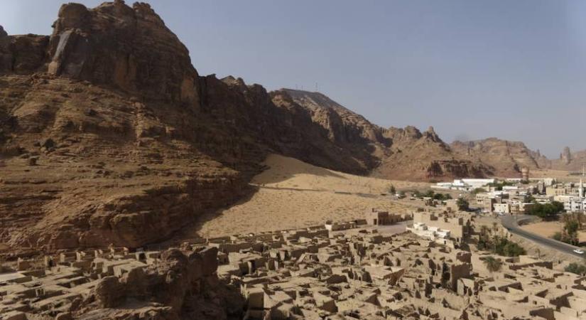 Mintha lézerrel vágták volna – csak találgatják, hogy hasadt szét a hatalmas szikla