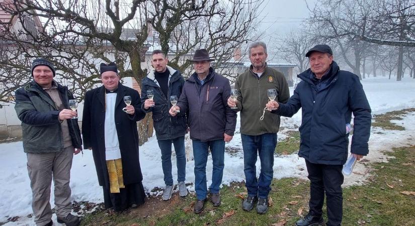 Élő közösség a hegyháton, mely őrzi a hagyományt, de a jövőre is gondol