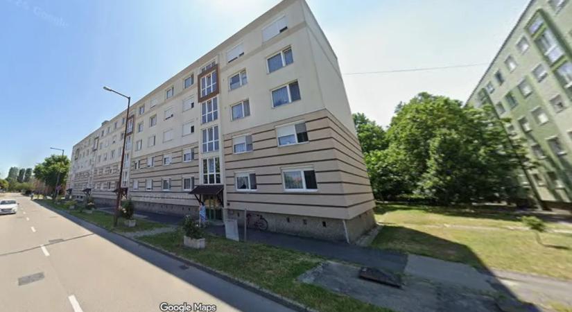 Kajadobáló fantom bosszantja egy mosonmagyaróvári panel közösségét