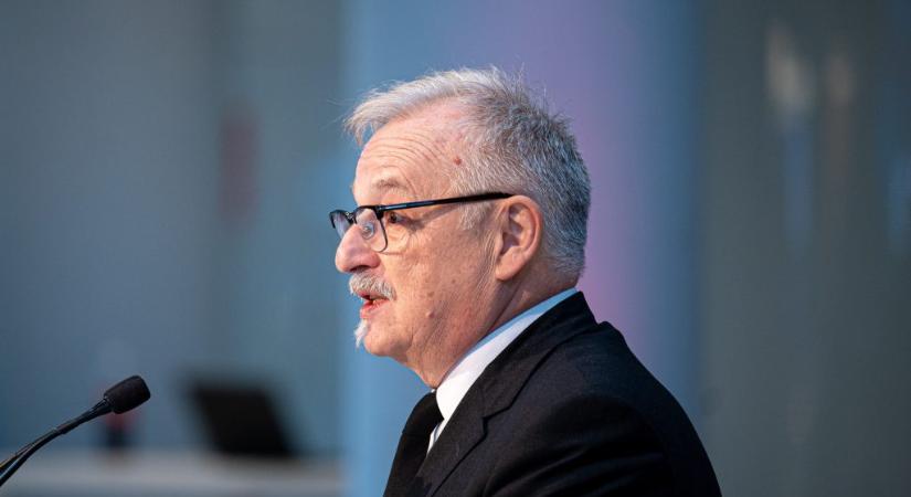 Hernádi Zsolt: Az EU az orosz energiahordozókat amerikai LNG-re cserélte