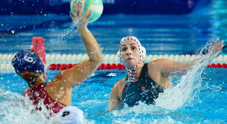 Női pólóválogatottunk háromgólos mínuszról intézte el az olimpiai bajnokot az Eb-rajton