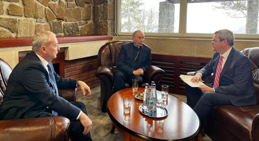 Érseki fogadás és bakonyi látogatások Takács Péter programjában