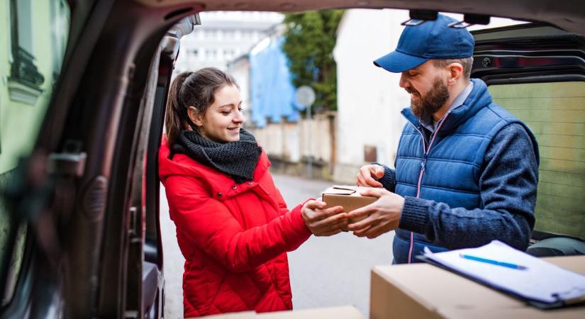 Alapjaiban változik a csomagátvétel, új rendszert vezetnek be a futárcégek