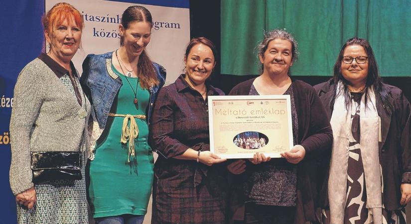 Óriási sikert aratott Nemescsó a Nemzeti Színházban - Meghódították a világot jelentő deszkákat