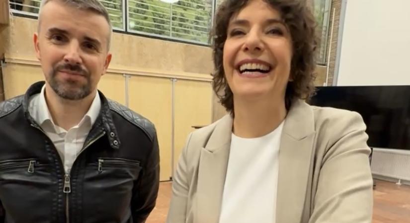 Jakab Péter fölkéredzkedett Dobrev Klára ölébe