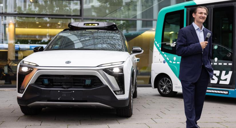 Forradalmi bejelentés: kiderült, mikor lesznek önvezető robotaxik Budapesten!