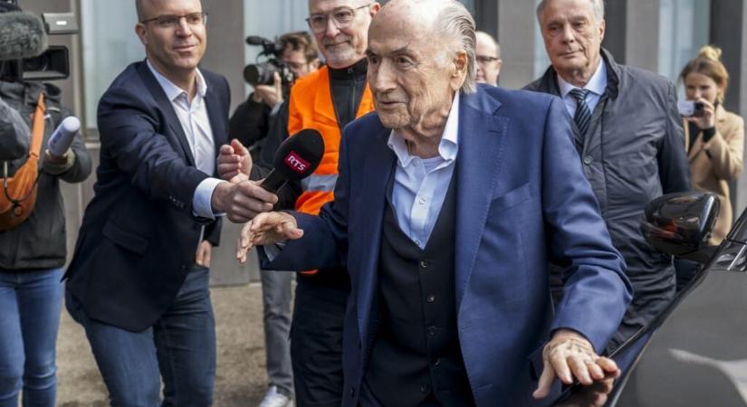Sepp Blatter szerint bojkottálni kellene az amerikai focivébét