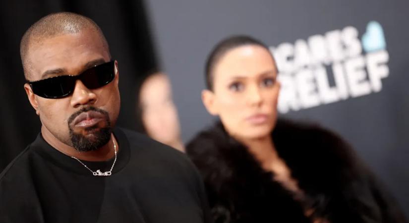 Kanye West egész oldalas hirdetésben kér bocsánatot mindenkitől