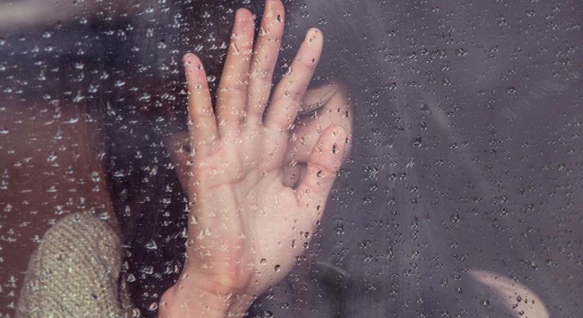 „Azt akarom, hogy a szeretőm hagyja el a feleségét: ez az egyetlen módja annak, hogy megszabaduljak az erőszakos férjemtől!”